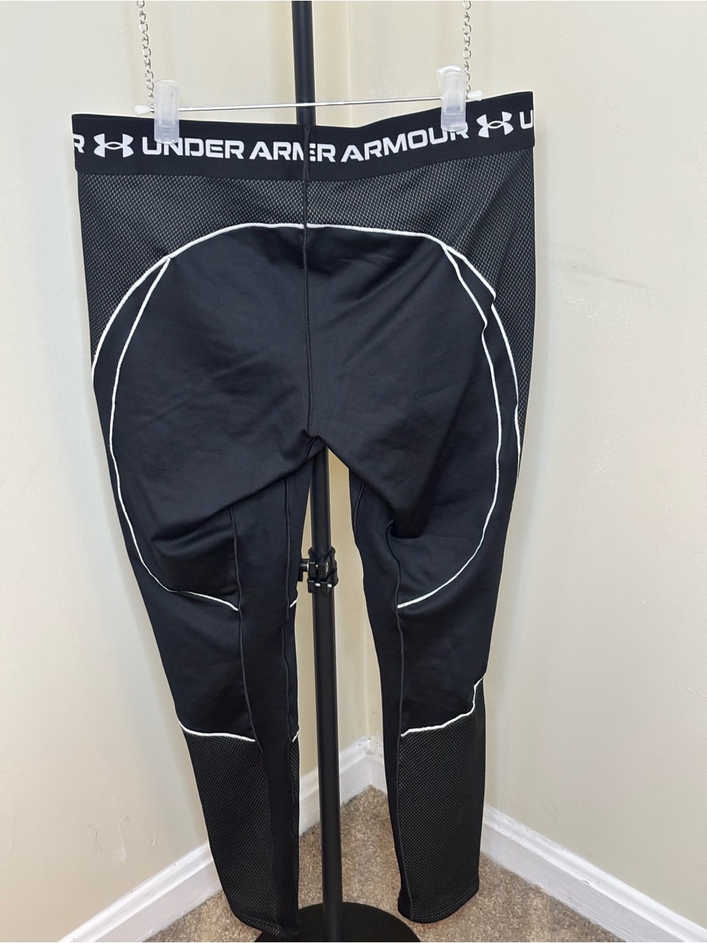 Under Armour Black Activewear Set 1/2 Zip Top & Piping Leggings - Picture 7 of 8